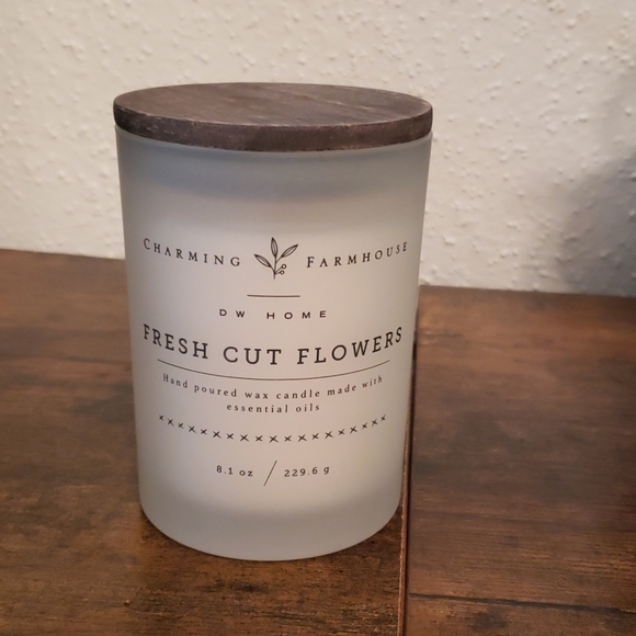 DW Home Charming Farmhouse candle